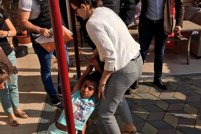 Sorina a fost scoasă cu forța de procuror din casa asistentului maternal