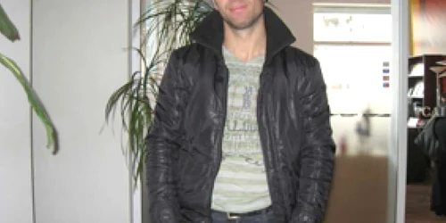 Bacău: Portret/Marius Melecciu: Frizerul care fuge de coafurile banale