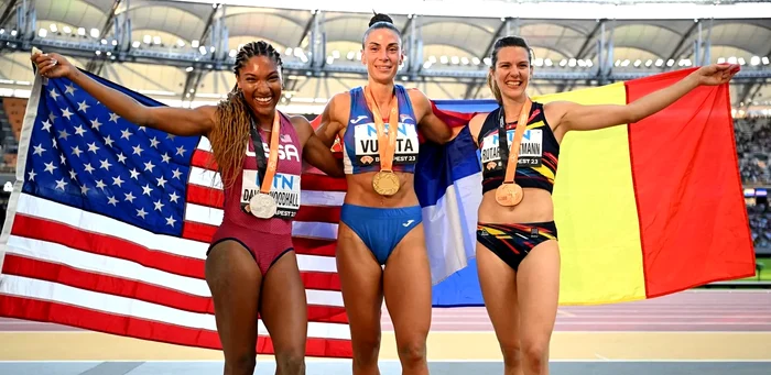 Românca, pe podiumul de premiere de la Mondiale. Foto Facebook FRA