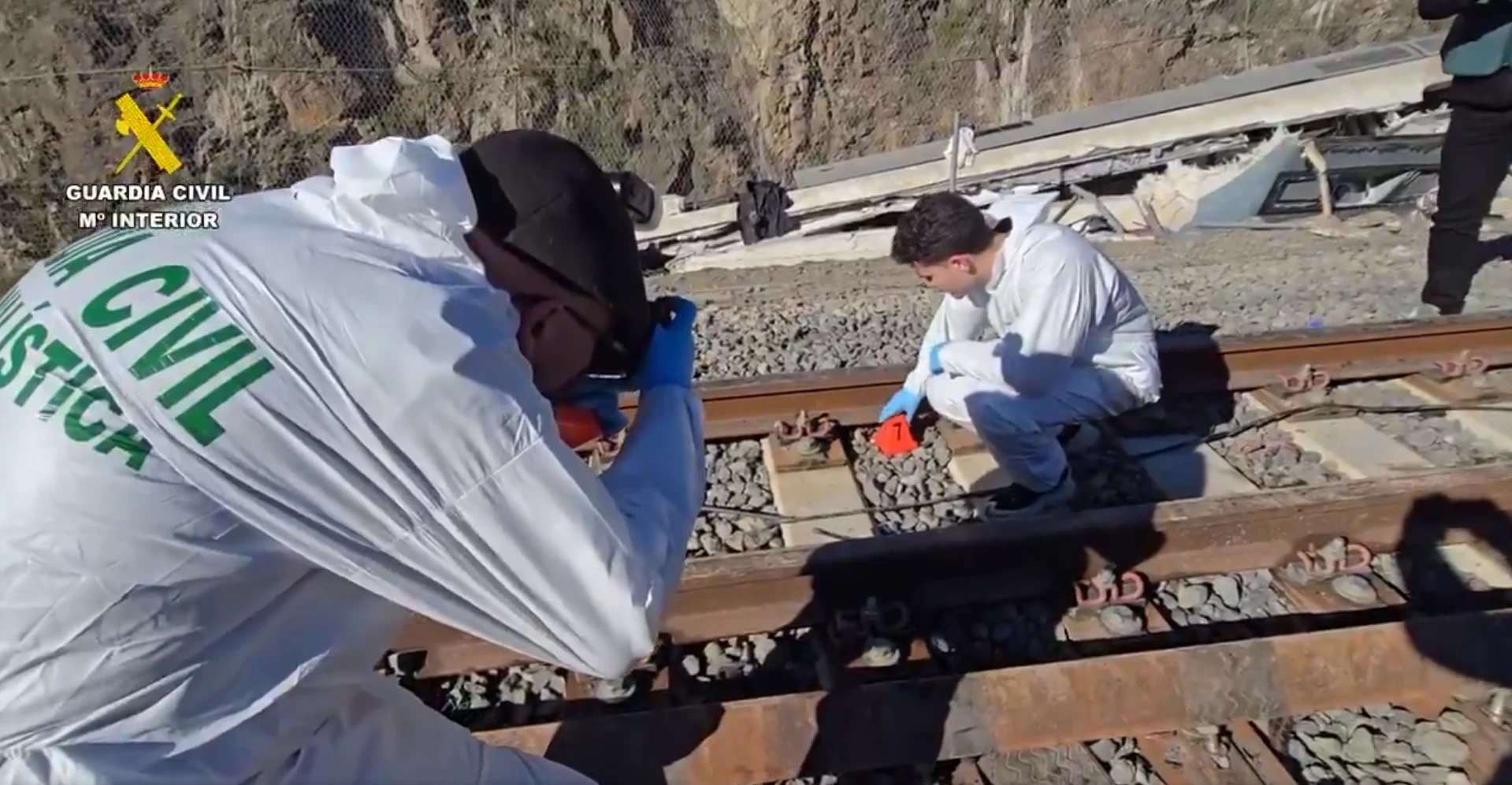 O îmbinare defectă a șinei, posibilă cauză a catastrofei feroviare din Spania soldat cu 39 de morți: „Eroarea umană este practic exclusă”