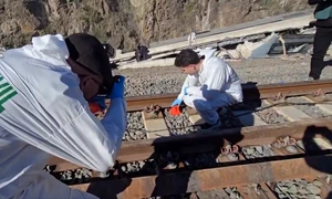 Experții investighează deraierea trenului de mare viteză produsă duminică în sudul Spaniei, tragicul accident feroviar FOTO: X/@guardiacivil