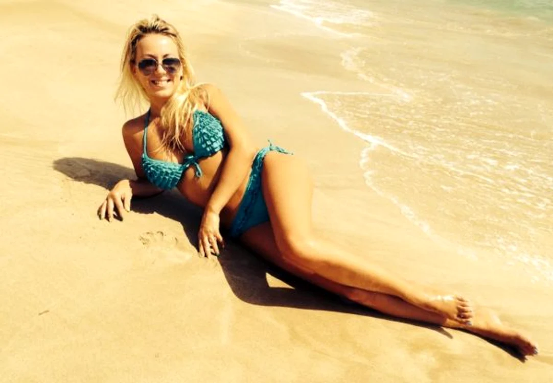 Larisa Drăgulescu, bombă sexy pe plajă în Grecia