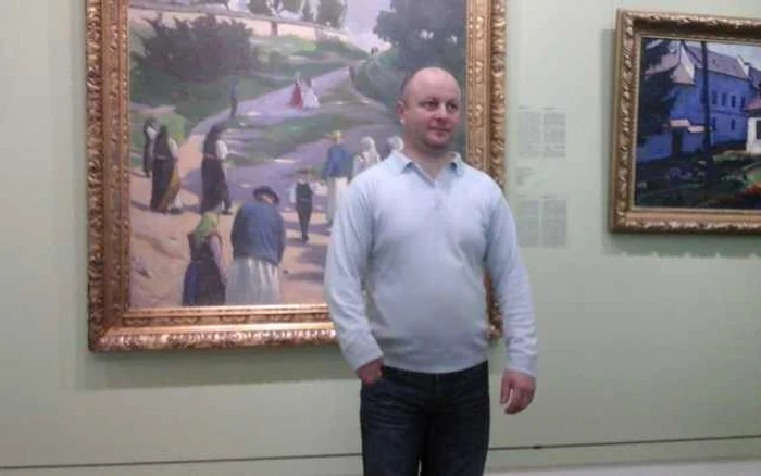 Ciprian Cosma în galeria de pictură "Aurel Popp" Satu Mare. foto. Alexandra Ardelean