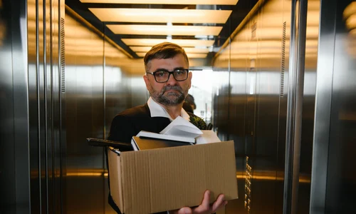 Bărbat peste 50 de ani fără loc de muncă. FOTO Shutterstock