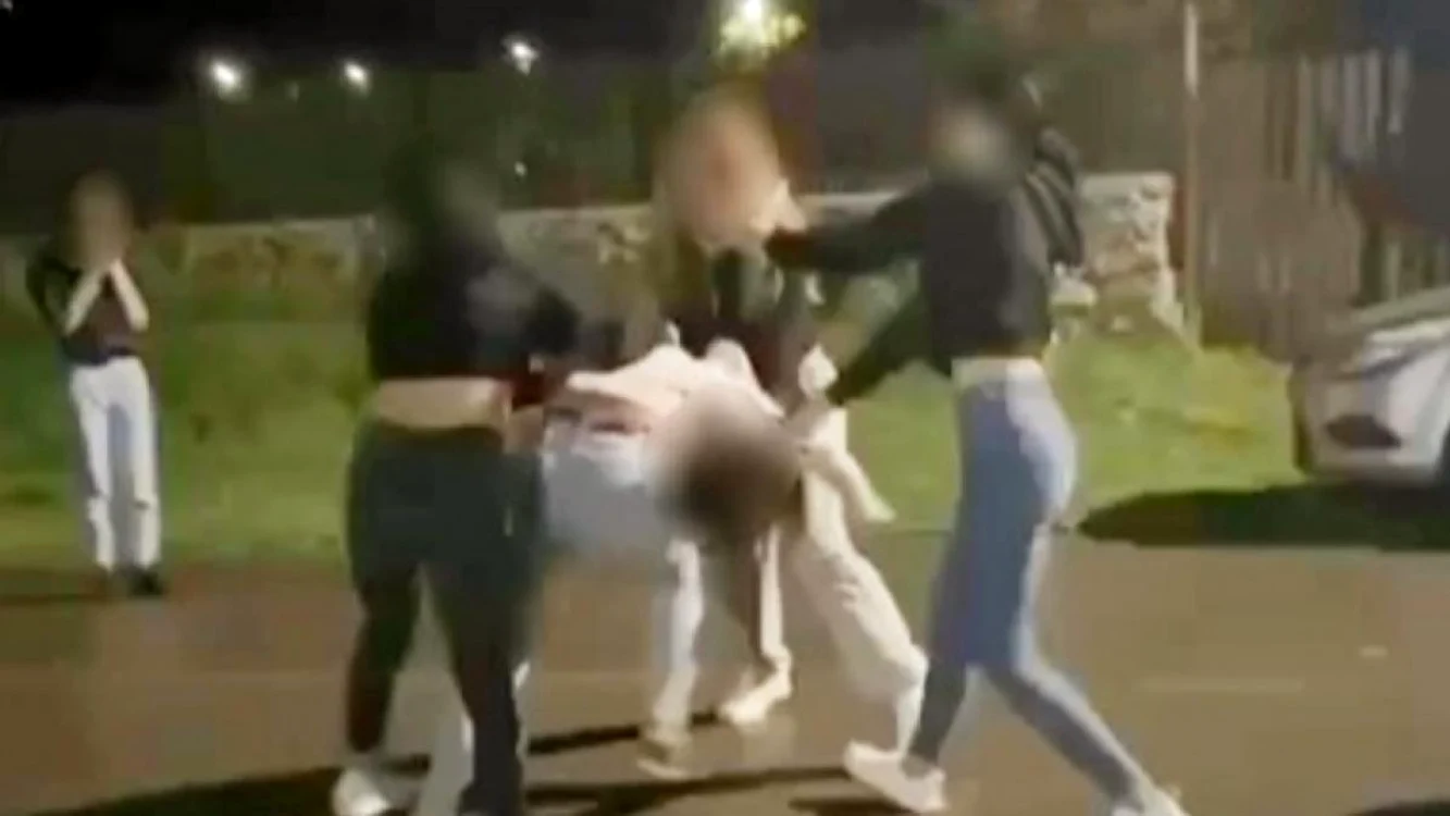 Bătaie între adolescente din gelozie, în Constanţa FOTO: Captură video