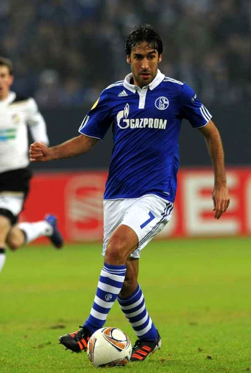 Raul Gonzalez a jucat de-a lungul carierei sale la Real Madrid şi Schalke 04.