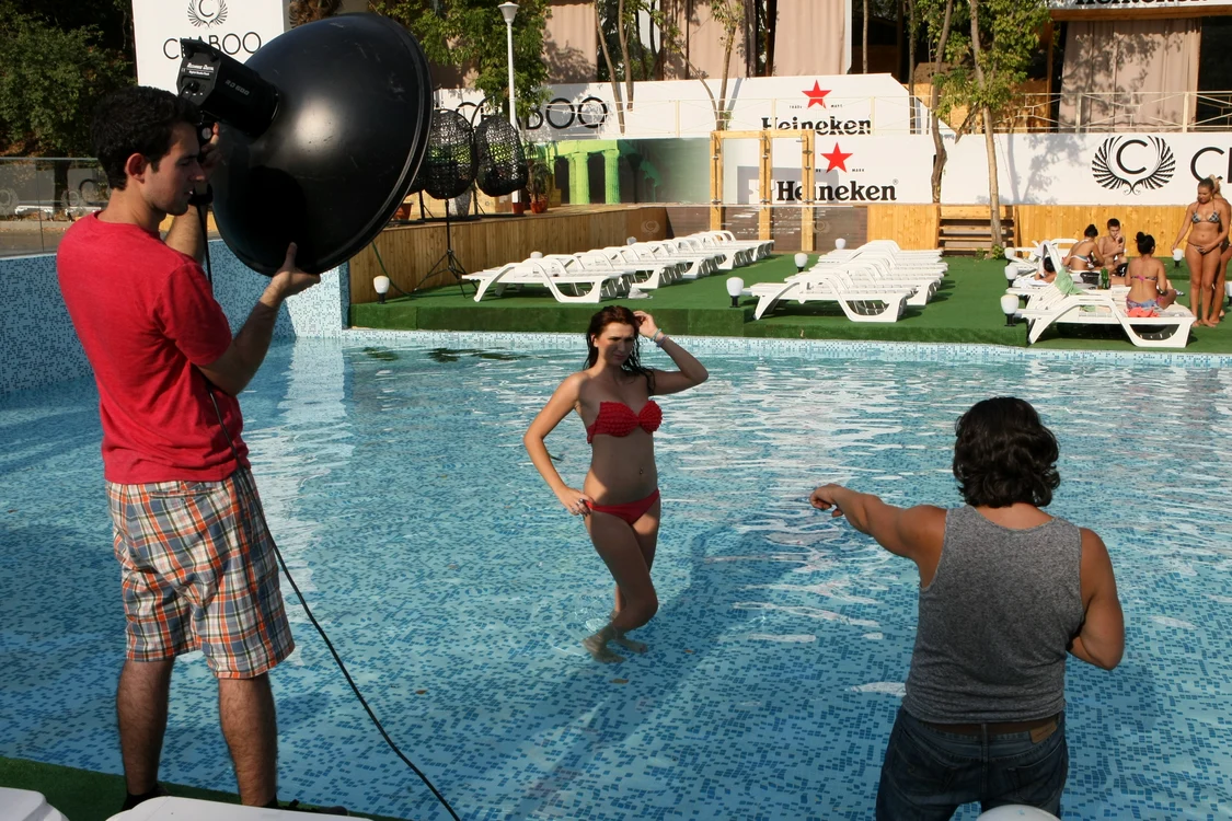 Fetele de la Click! Models au luat cu asalt priscina
