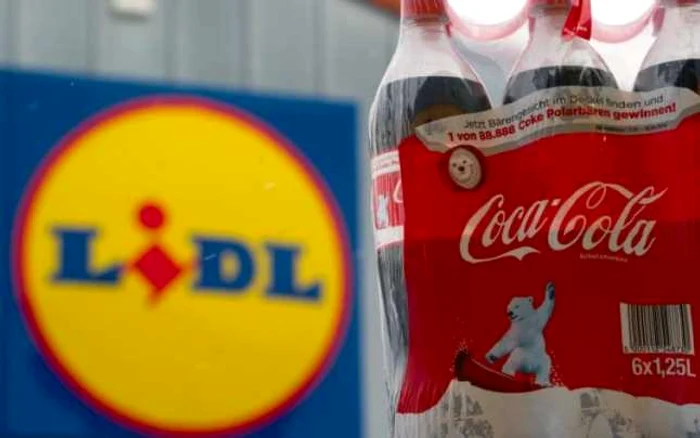 Coca-Cola, Sprite, Fanta şi alte băuturi răcoritoare foarte populare, produse în cadrul companiei Coca-Cola, au dispărut de pe rafturile unor supermarketuri Lidl încă de la începutul acestei săptămâni. FOTO Patrick Pleul