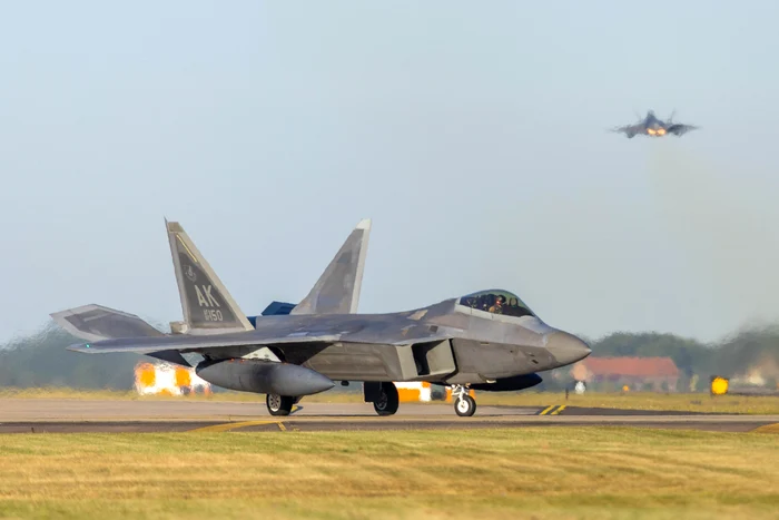 SUA au trimis avioane invizibile F-22 în Orientul Mijlociu FOTO PROFIMEDIA