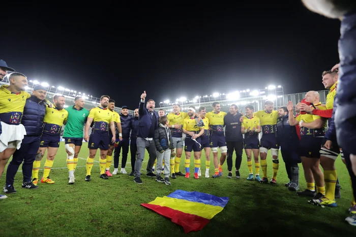 Stejarii au sărbătorit victoria pe teren (Foto: Marian Burlacu)