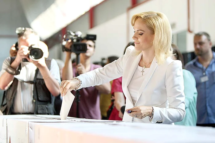 Pe 5 iunie a votat la Colegiul Tudor Vianu, îmbrăcată cu sacoul alb