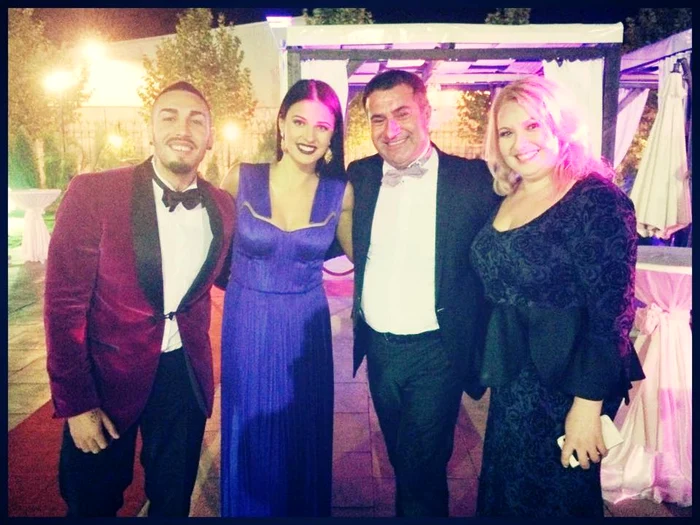 
    Velea s-a fotografiat alături de Ioniţă de la Clejani şi FulgyFoto: Facebook  