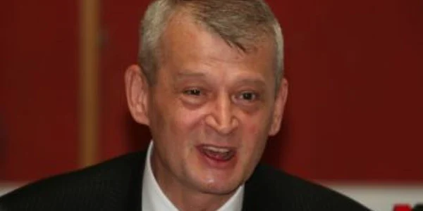 Oprescu îl vrea pe Johannis premier şi după alegerile prezidenţiale