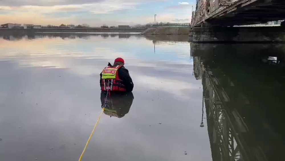 Adolescentul dispărut, găsit în lacul de acumulare de pe Jiu. Salvamontiștii au folosit o dronă subacvatică VIDEO UPDATE 