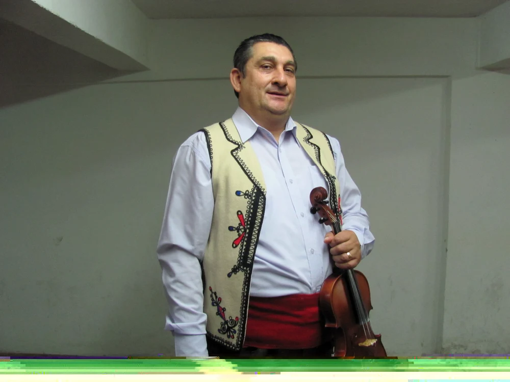 Gheorghe Puiu Jimblaru este unul dintre cei mai talentaţi violonişti din Bărăgan foto: Mihai Iosif 