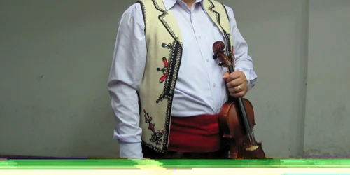 Gheorghe Puiu Jimblaru este unul dintre cei mai talentaţi violonişti din Bărăgan foto: Mihai Iosif 