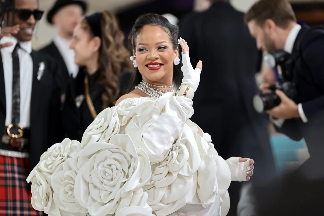 Rihanna însărcinată și sexy (8) jpg