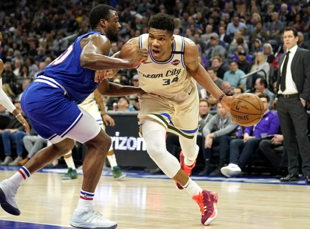Giannis Antetokounmpo în driblingFOTO: EPA