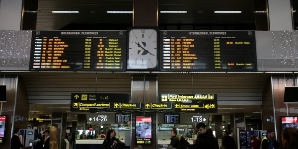 aeroportul otopeni tabela plecari foto mediafax