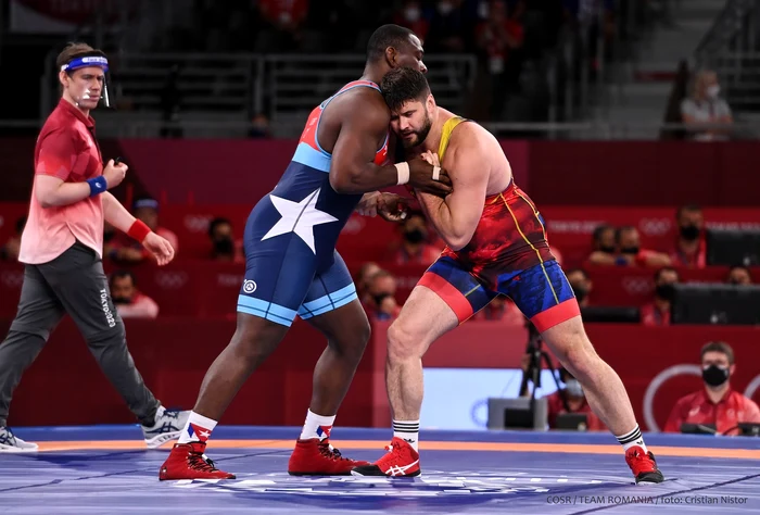 
    Alin Alexuc a luptat cu un triplu campion olimpicFoto: COSR / Team România / Cristi Nistor  