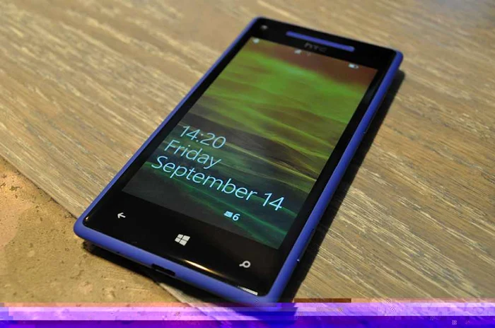 HTC Windows Phone 8X a ajuns şi în România.
