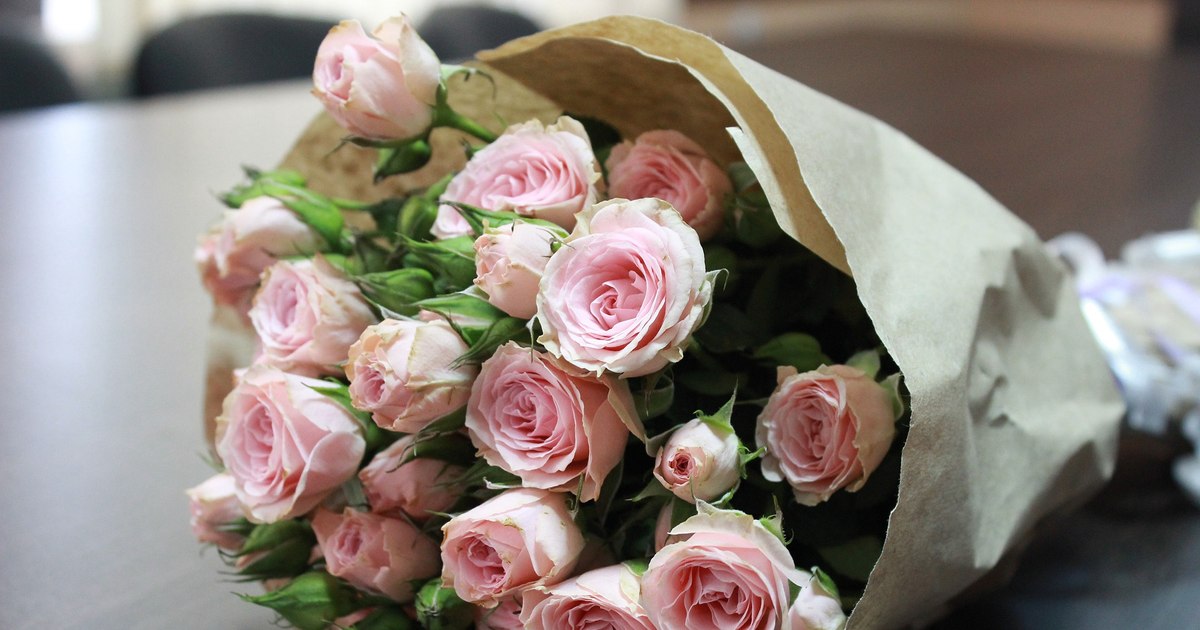 Atenție la trandafiri: buchete importate din Olanda, pline de pesticide interzise și cancerigene