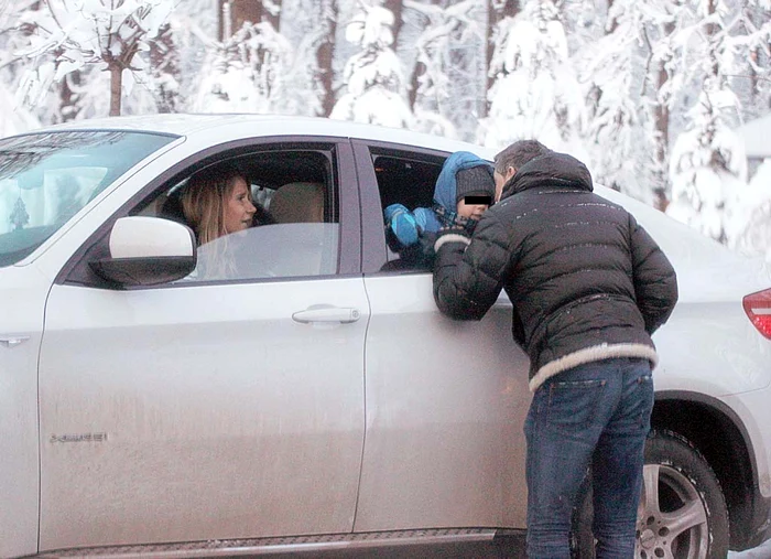 Copiii au plecat cu mama lor cu mașina 