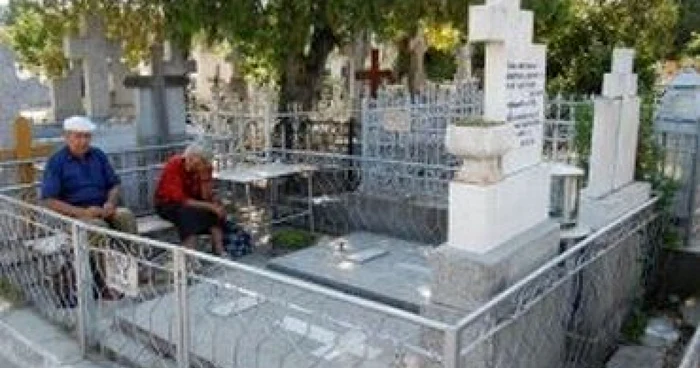 Târgu-Jiu:  A murit în cimitir în timp ce făcea un cavou