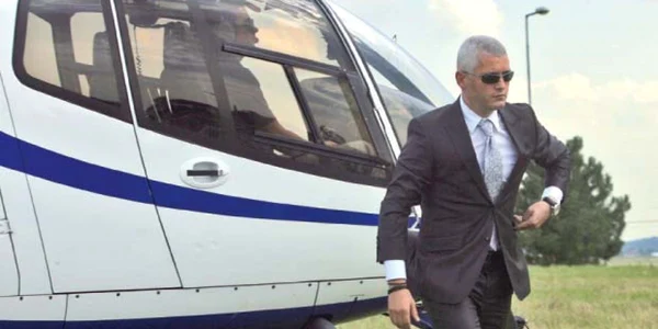 Virgil Ianţu se îndreaptă către limuzine