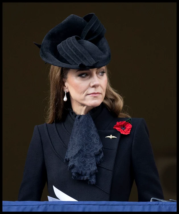 Kate Middleton cu mac în piept, Profimedia (1) jpg