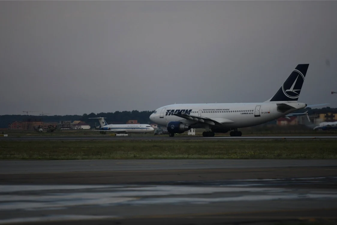 Un avion al companiei Tarom a fost lovit de fulger FOTO Arhiva Adevărul