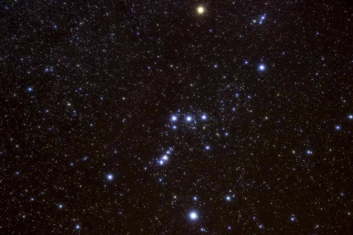 Constelaţia Orion / Vânătorul. Betelgeuse este uriaşa roşie din partea de sus a imaginii Foto Shutterstock