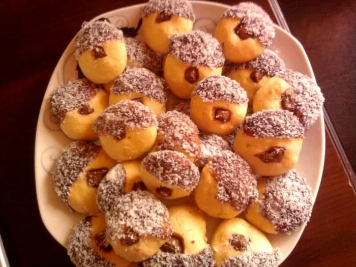 Biscuiţi cu glazură şi cocos