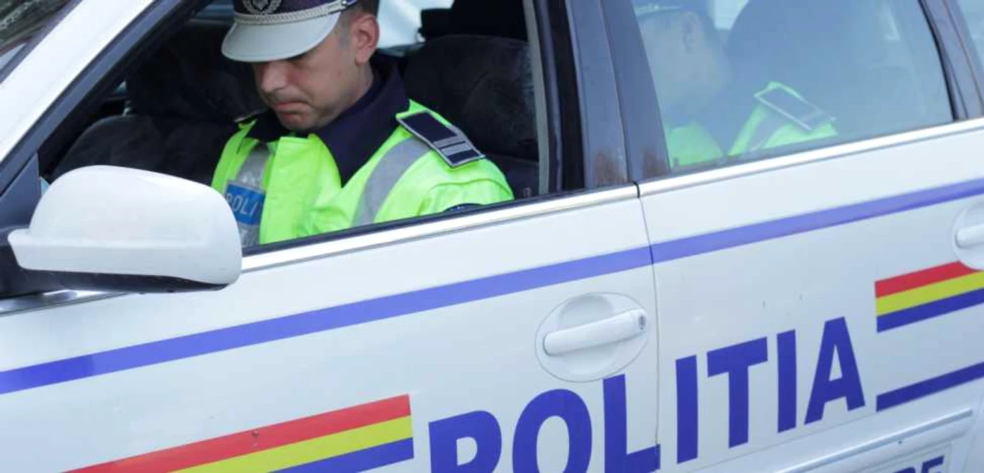 Tânărul a realizat abia după ce şi-a revenit din mahmureală ce făcuse cu maşina Poliţiei  Foto: Adevărul