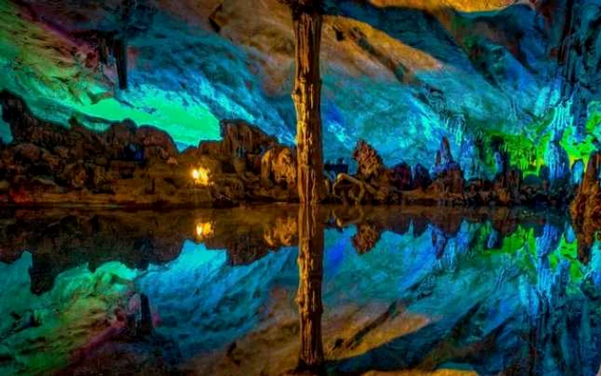 În peşteră există şi un lac subteran/FOTO Scott Graham/Daily Mirror