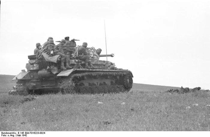 Bundesarchiv B 145 Bild F016223 0024 Russland Krim Panzer IV im Einsatz jpg jpeg