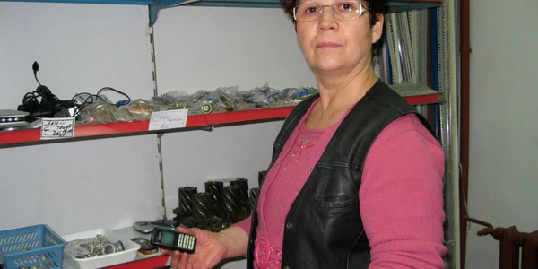 Un telefon mobil, model vechi se vinde cu 10 lei