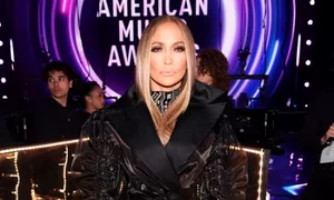 Jennifer Lopez, show incendiar la American Music Awards (9) JPG