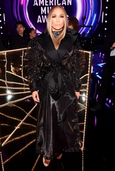 Jennifer Lopez, show incendiar la American Music Awards