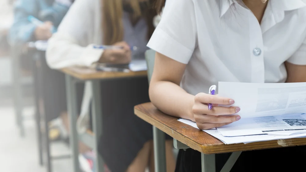 Premii în bani pentru excelență. Ce sume va acorda Guvernul absolvenților care au obținut media 10 la Evaluarea Națională și Bacalaureat