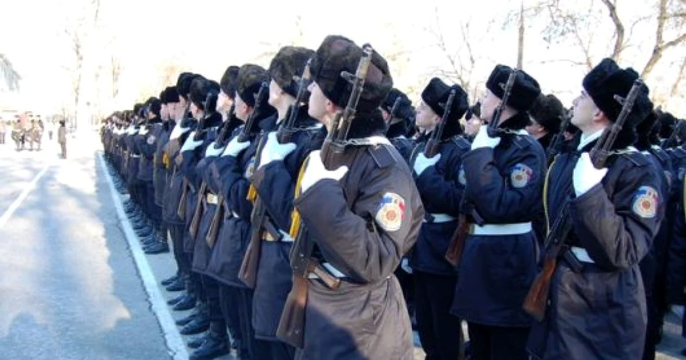 Carabinierii care şi-au agresat colegii din garnizoană riscă ani grei de închisoare Sursa: trm.md
