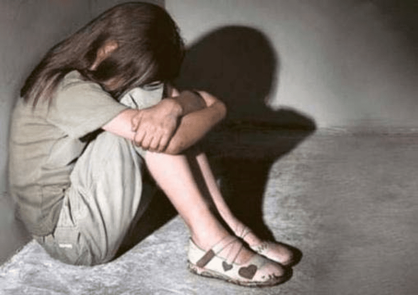 Drama incredibilă a trei copile din nordul Moldovei. Nevoite să învețe la lumina lumânării, în sărăcie și posibil abuz sexual