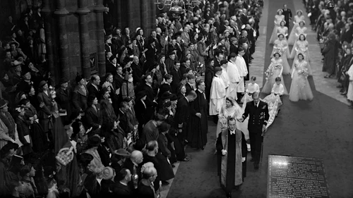 Regina Elisabeta a II-a și Prințul Philip la nunta lor din 1947