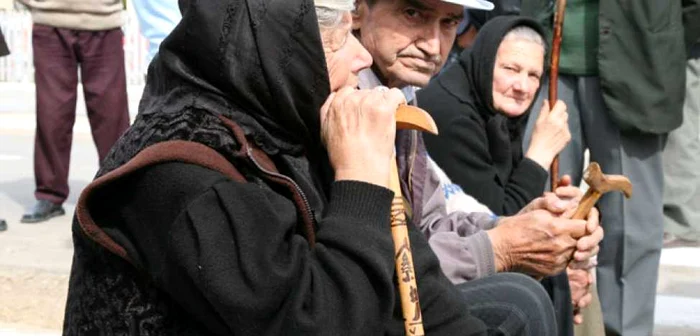 7900 de pensioanri din Ialomiţa sunt obligaţi să trăiască cu 350 delei pe lună