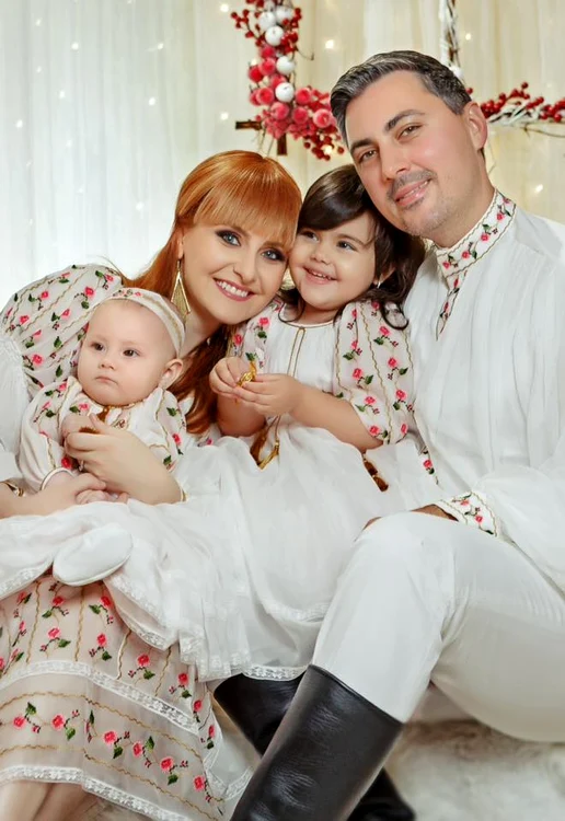 Alina Sorescu Alex Ciucu Ana Raisa Elena Carolina costume populare jpeg