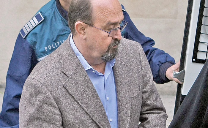 
    Impresionanta moşie este  compusă din cinci corpuri  de clădire, cramă, grajduri,  bazin piscicol şi heliport  