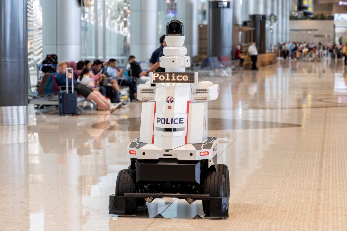 Maşinăriile au mai multe camere de luat vederi. Fotografii: Singapore Police Force/ Facebook
