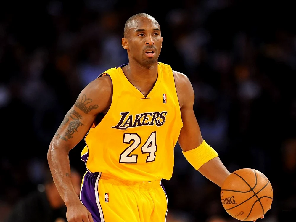 
    Legenda lui Los Angeles Lakers a marcat un record de 60 de puncte la meciul de adioFoto Click!  