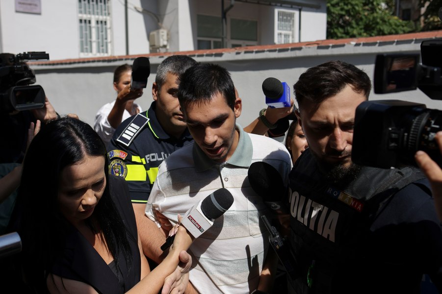 Tânărul care l-a atacat pe livratorul din Bangladesh este cercetat acum și pentru promovare de însemne legionare. Susține că a fost „manipulat online”