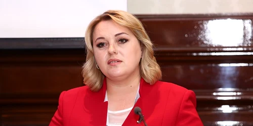 Irina Lozovan deputat FOTO Facebook jpg